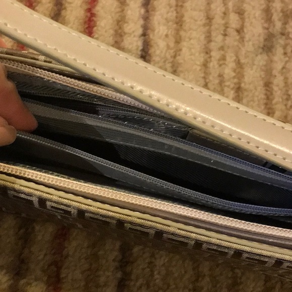 NWOT Long purse with many sections - Picture 2 of 7